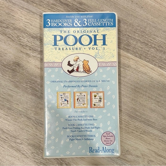 Vintage 1990 Original Pooh Read Along Treasury Volume 1 Books & Audio Cassettes - Picture 1 of 9